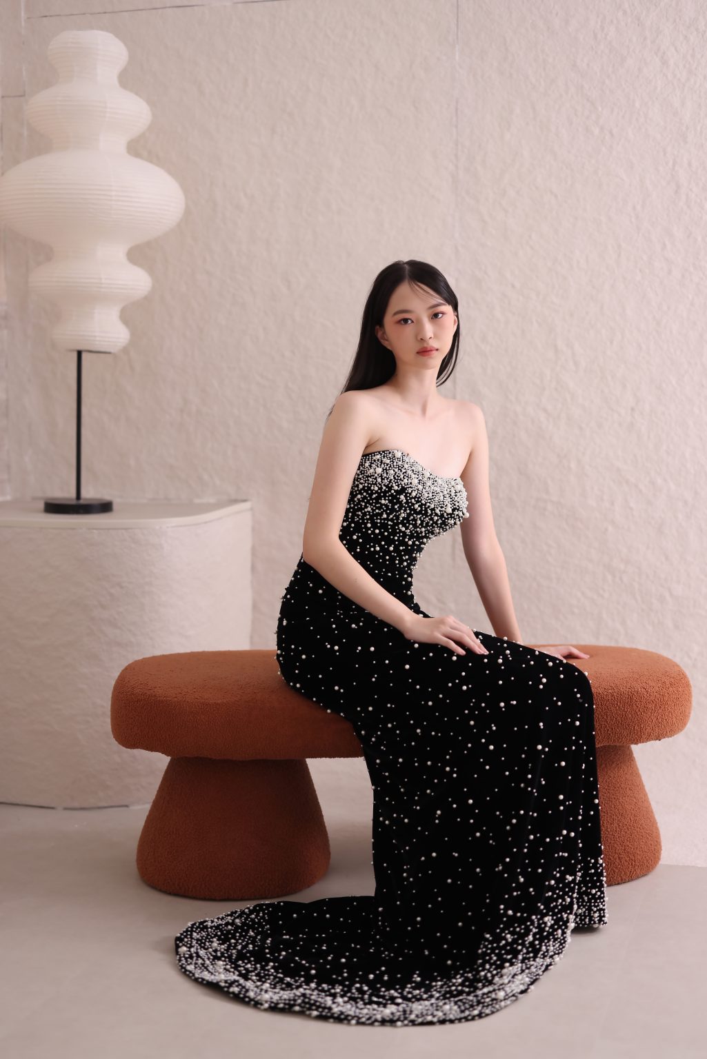 Black Gown - Image 3