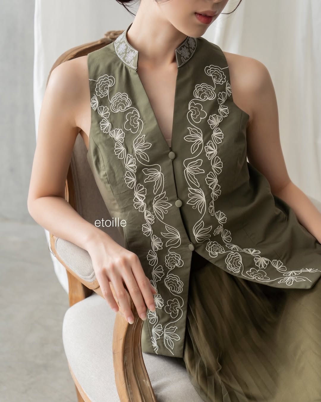 He hua Cheongsam - Image 2