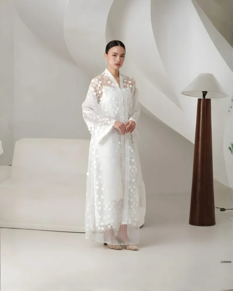Kaluna In White