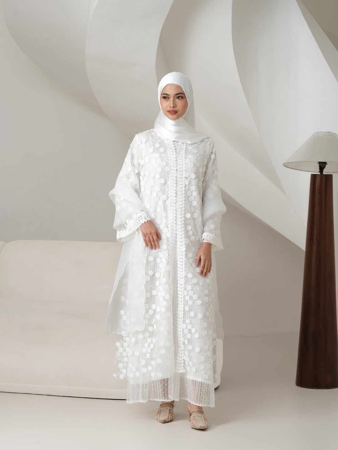 Kaluna In White - Image 3