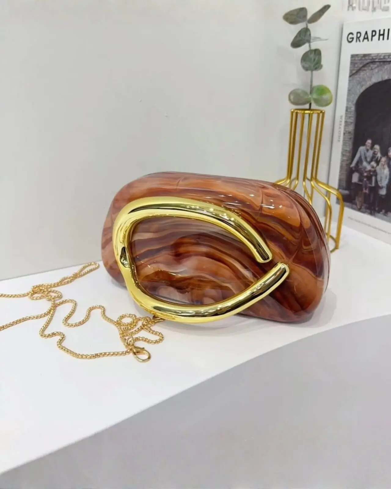 Clam Clutch