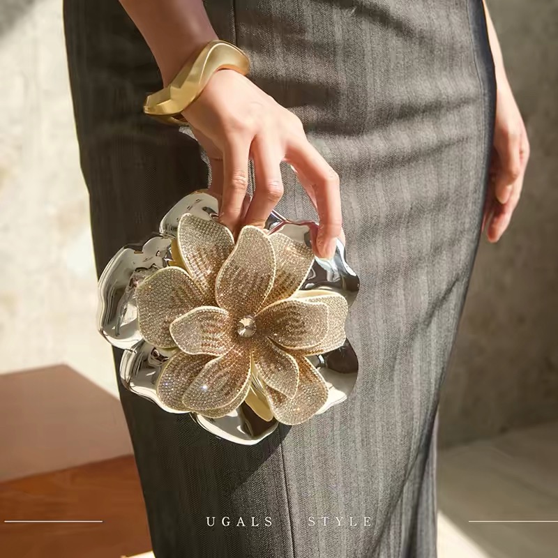 Dahlia Clutch