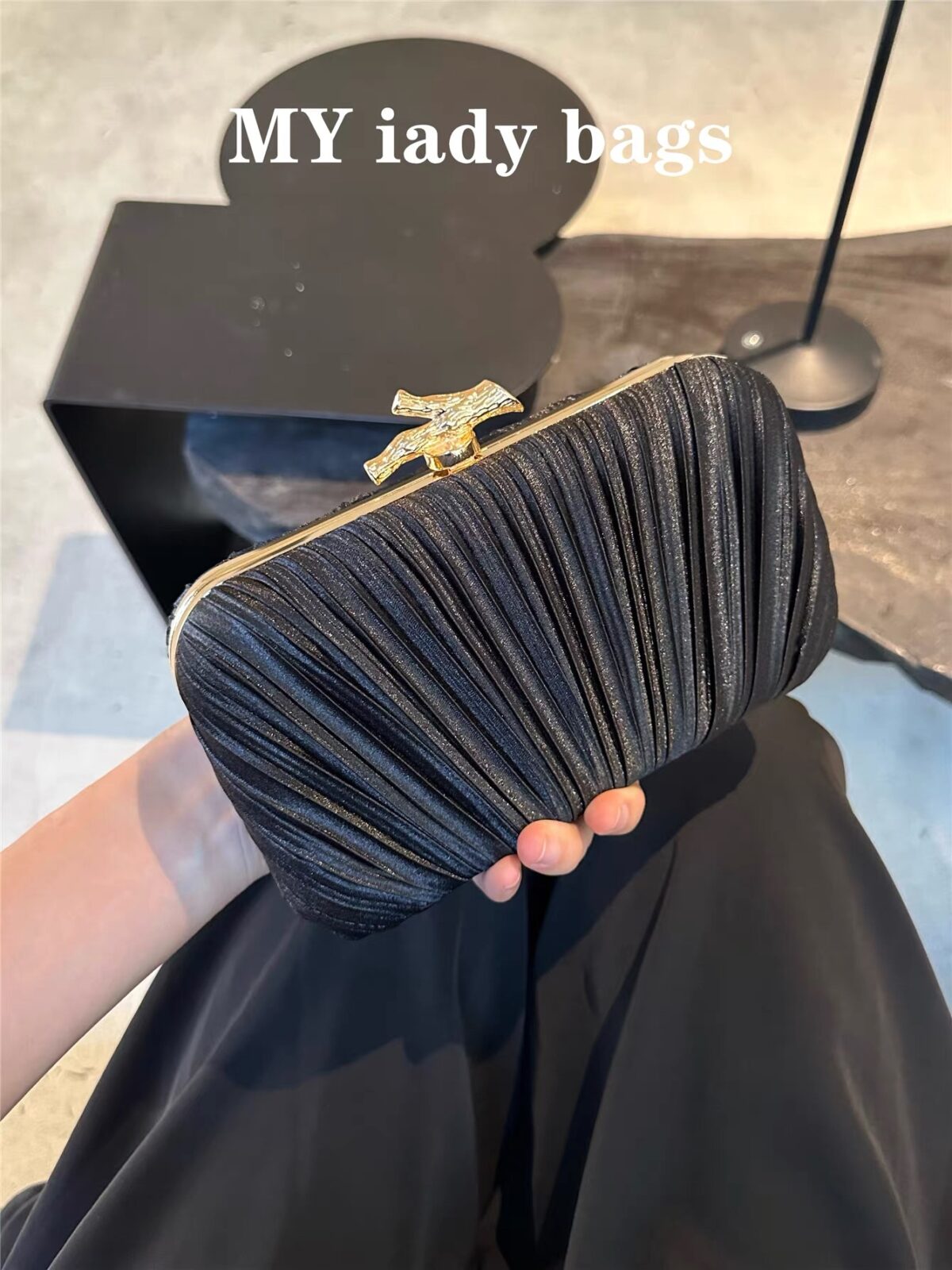 Zinnia Clutch